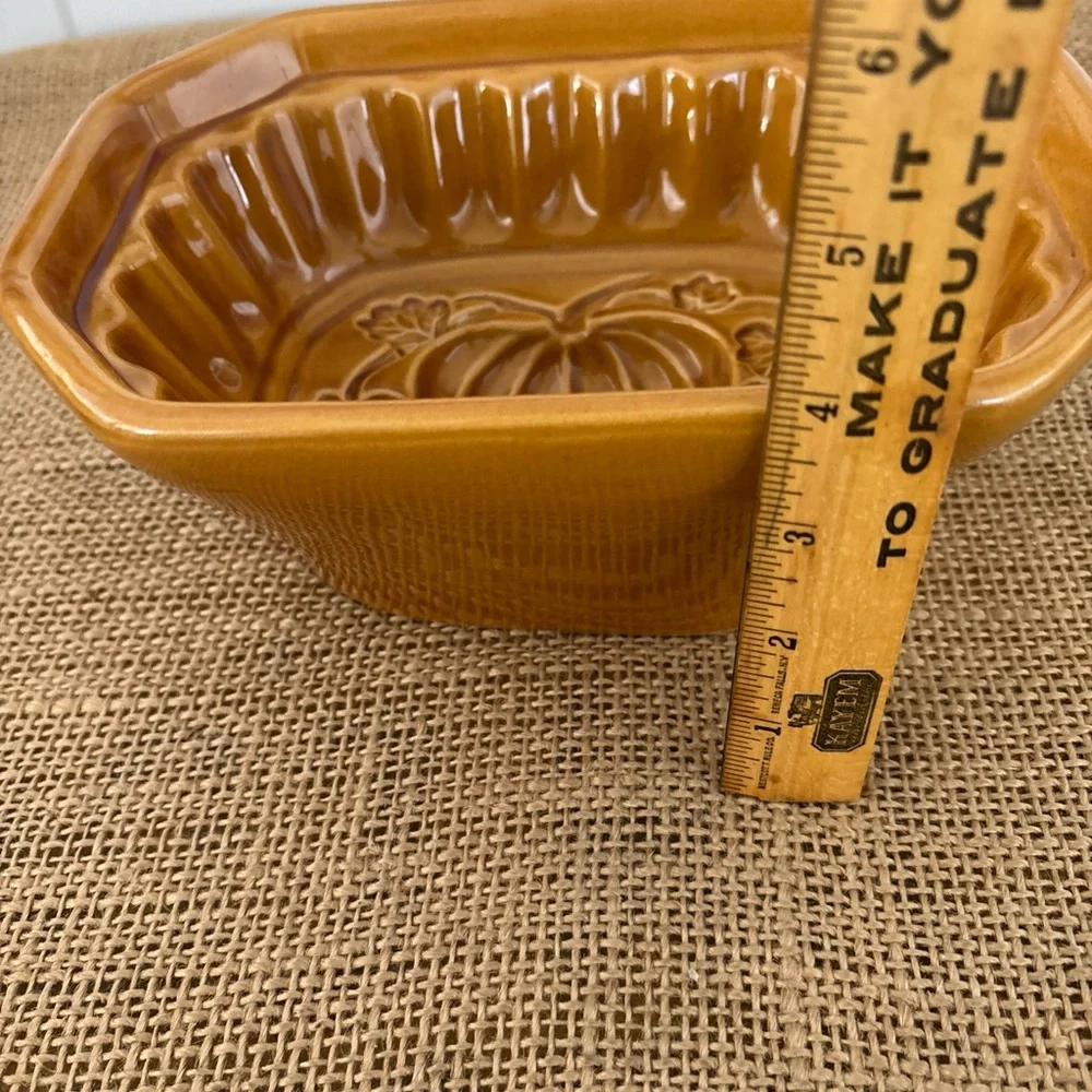 Crate & Barrel Ceramic Stoneware Pumpkin Cake Bread Baking Dish Gel Mold